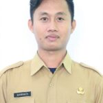 Samhadi mengenakan seragam khaki