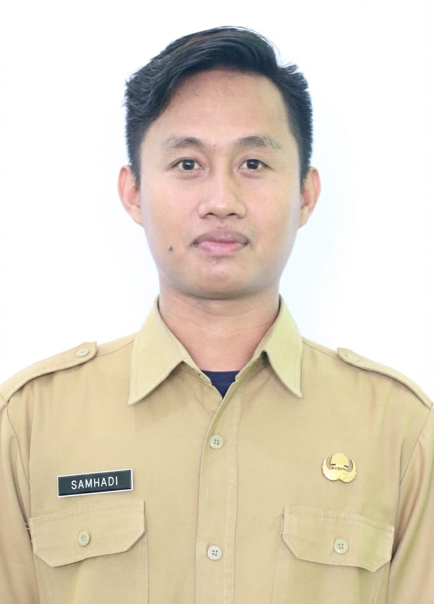 Samhadi mengenakan seragam khaki